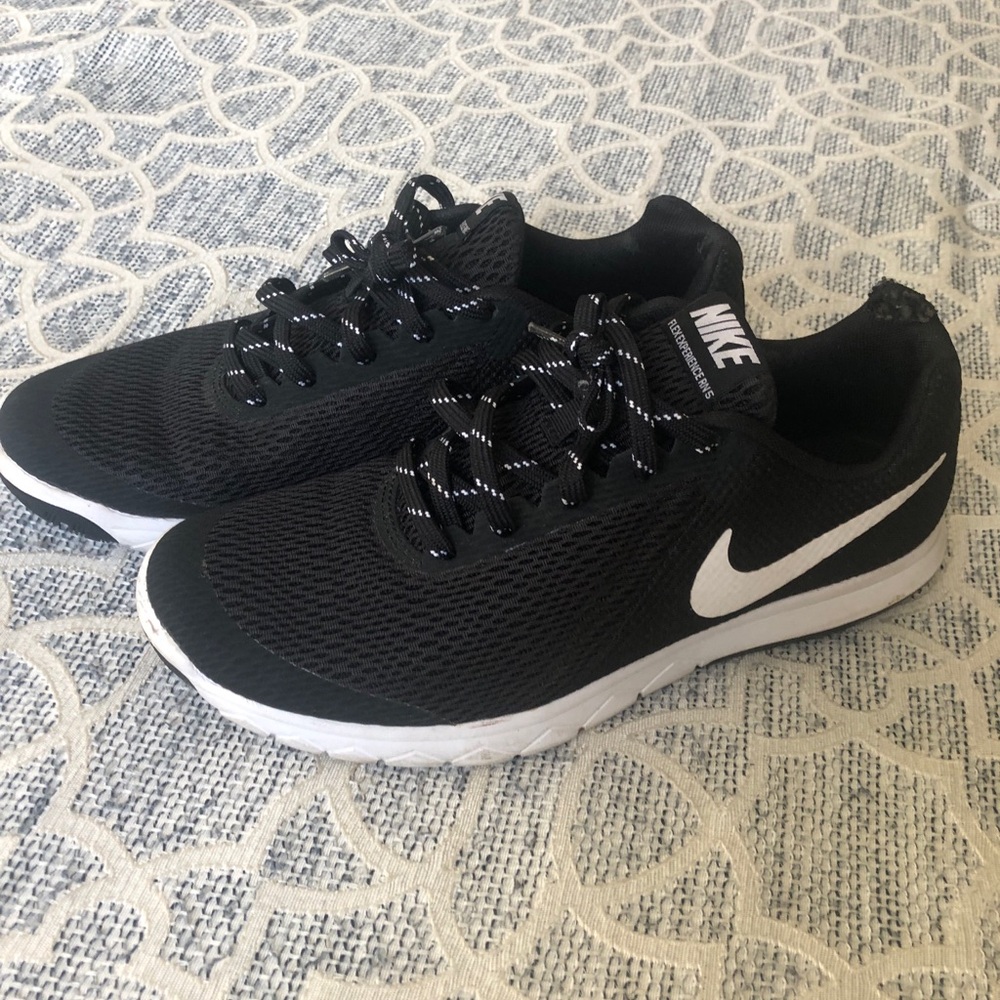 Nike Women’s Black and White Running Shoes